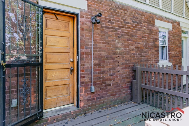 Foto del edificio - 182 E Lane Ave