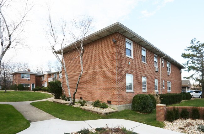 Foto del edificio - 80-90 Shore Rd