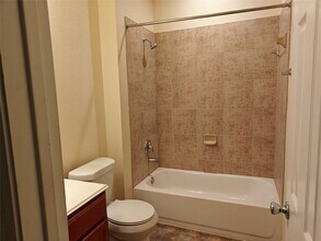 Building Photo - 7915 Moss Springs Ct