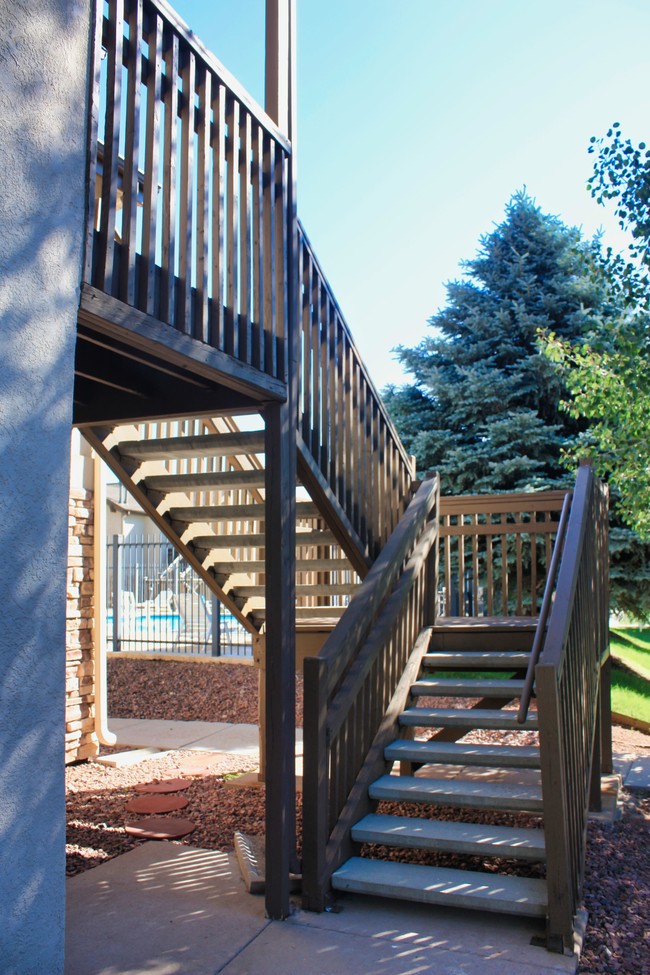Private stairs to entryway - 2182 Denton Grove