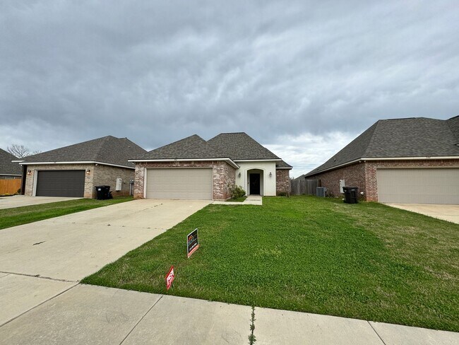 Building Photo - Half off the first Full Months rent! Gated...