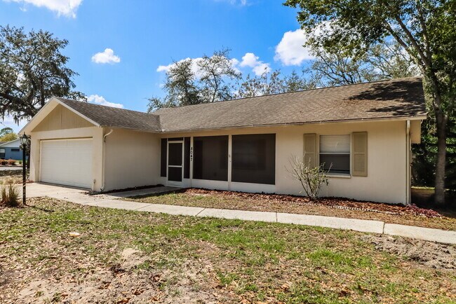 Foto del edificio - 8047 Hathaway Dr