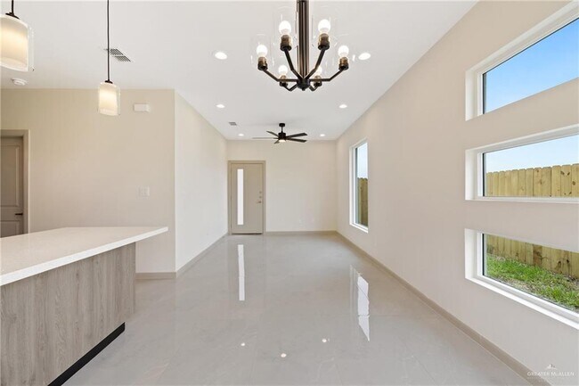 Building Photo - 1705 W Violet Dr