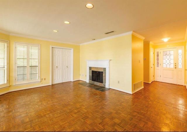 Foto del edificio - 6037 Hillcrest Ave