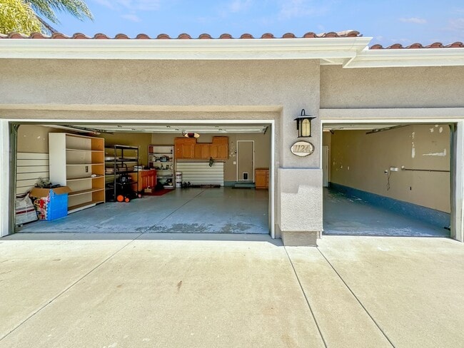 Building Photo - Great 4B/3BA House in Oceanside w/ a Large Loft!