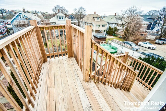 Building Photo - 1114 Saratoga St