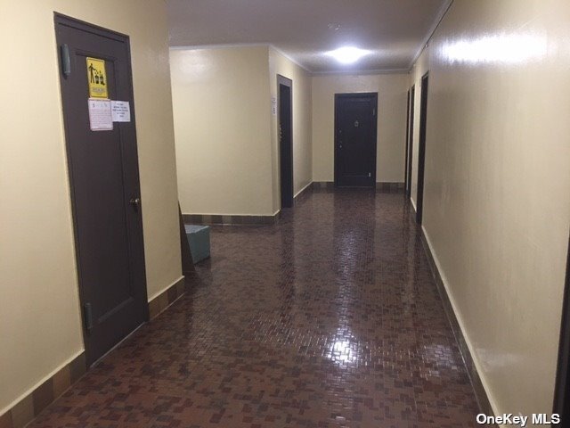 Building Photo - 61-41 Saunders St