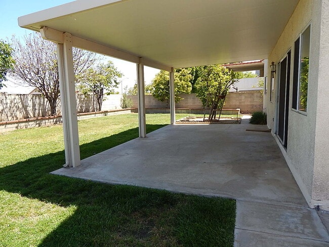 Foto del edificio - 20410 Mesa Oak Dr
