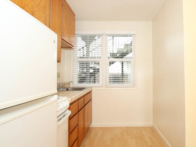 Foto del edificio - 670 Live Oak Ave