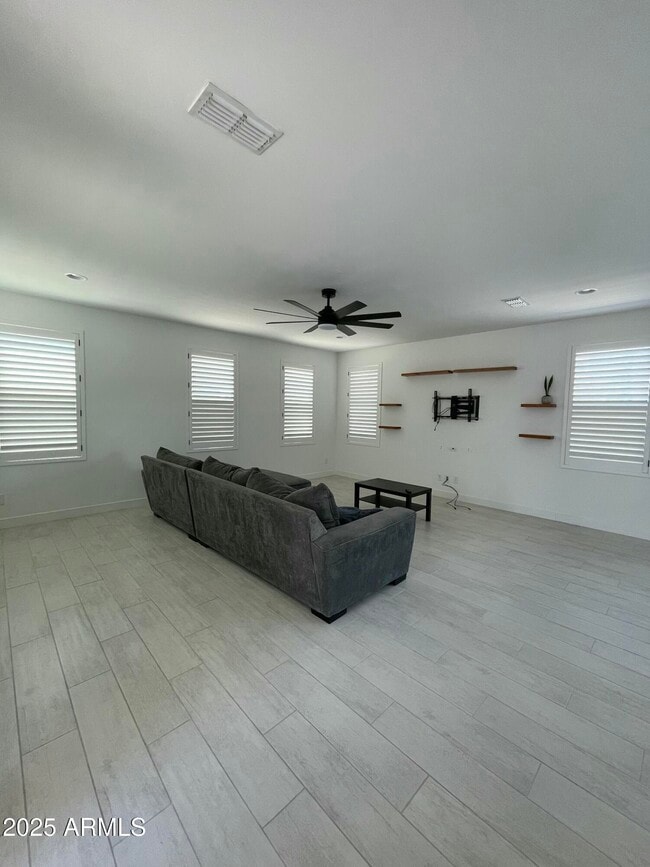 Foto del edificio - 25710 N 20th Ln