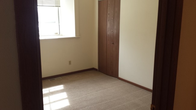 Main bedroom - Rountree Hall Apartments