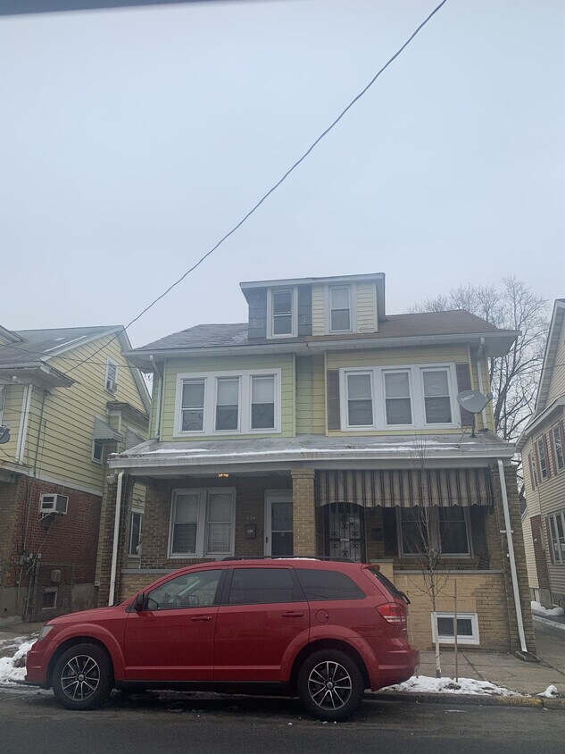 Primary Photo - 834 Chambers St