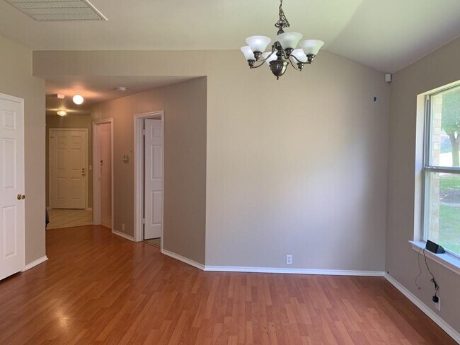Building Photo - 932 Twisted Fence Dr