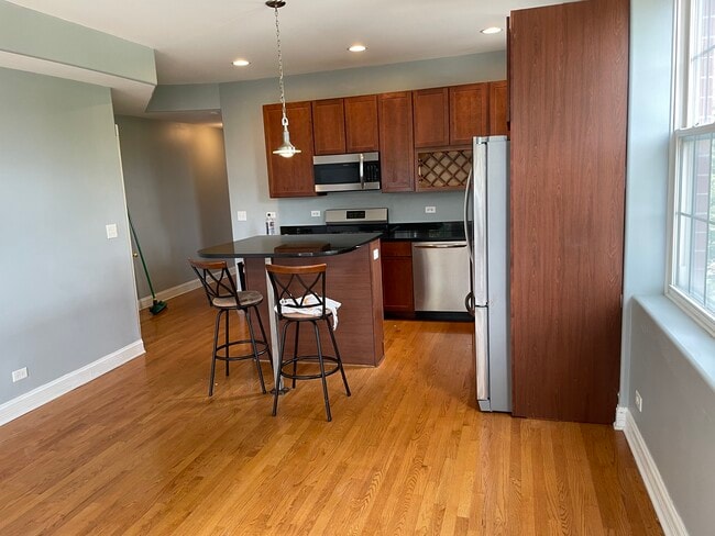 Building Photo - 6500 S Minerva Ave