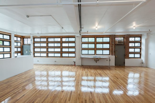 Building Photo - 318 Grand Street