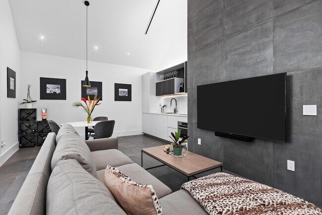 Foto del edificio - 1275 N Swinton Ave