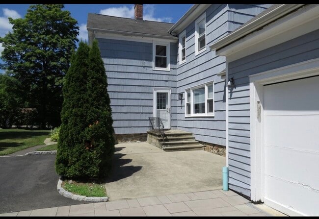 Building Photo - 125 Bowman Dr