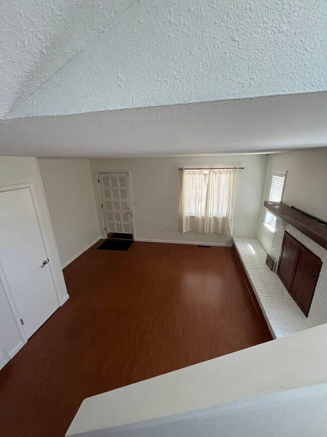 Foto del edificio - 4 Bedroom Gardener's Delight With Rooftop Patio, Privacy and Covered Parking