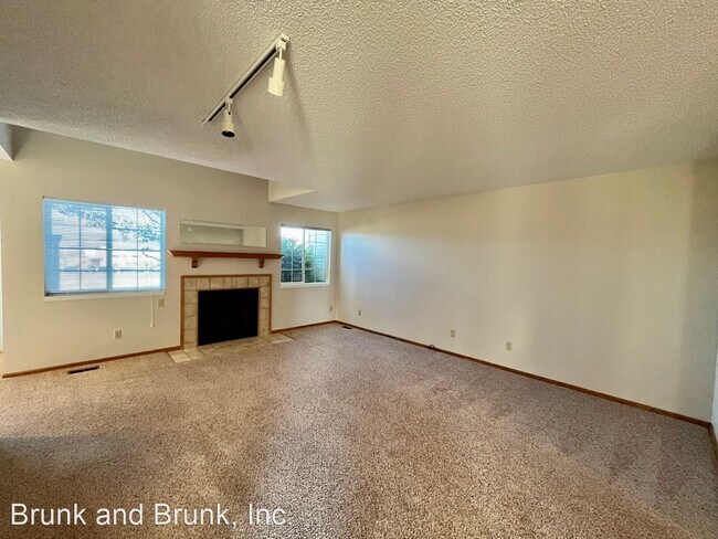 Building Photo - 2 br, 2.5 bath House - 3346 Soaring Bird C...