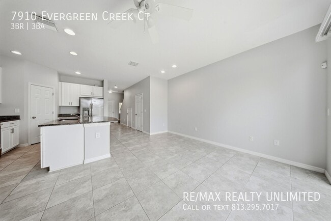 Building Photo - 7910 Evergreen Creek Ct