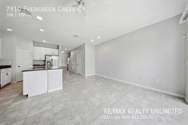 Foto del edificio - 7910 Evergreen Creek Ct