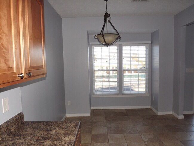 Building Photo - Upscale Spacious 3 Bedroom Beavercreek Condo