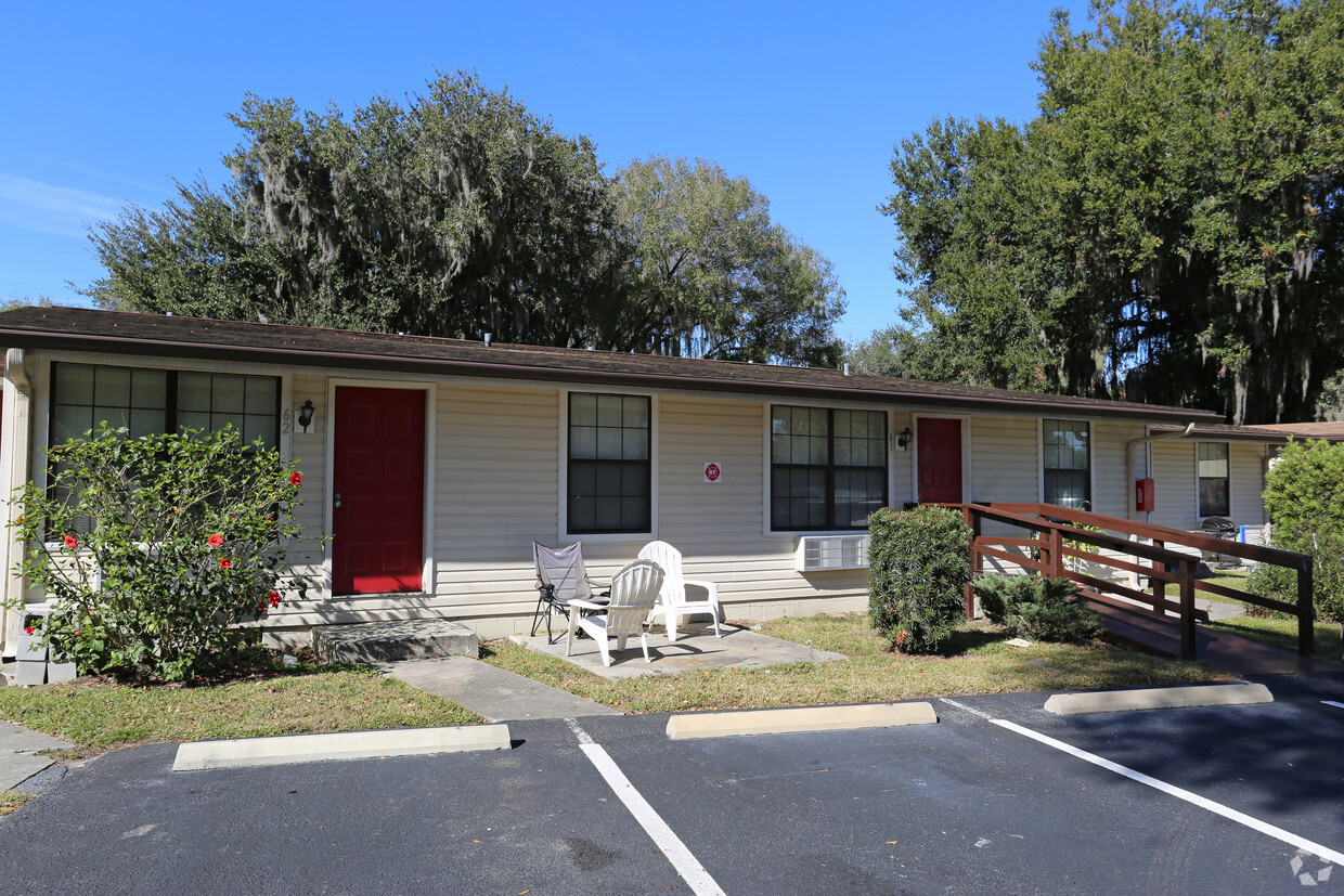 Primary Photo - Oakwood Manor Apartments