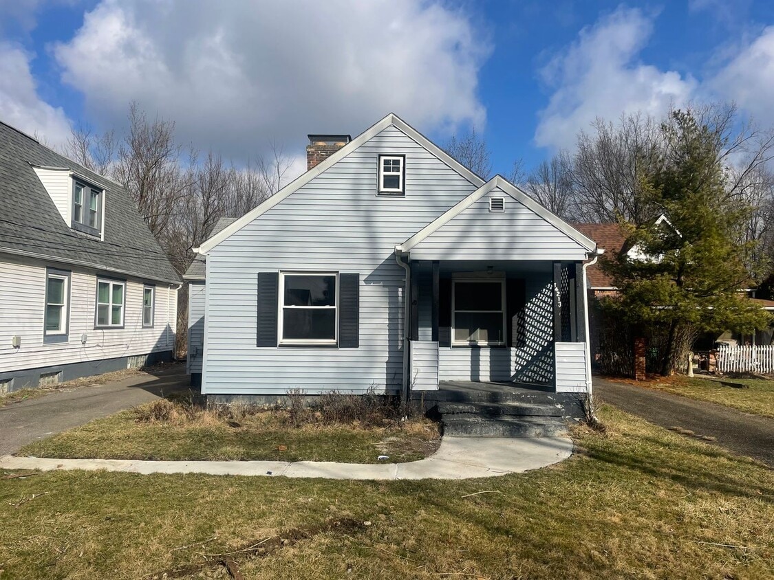 14213 Cranwood Park Blvd, Garfield Heights, OH 44125 House Rental in