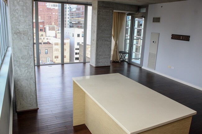 Foto del edificio - 659 W Randolph St