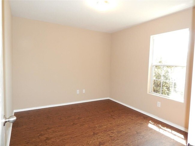 Foto del edificio - 407 Eisenhower Ln