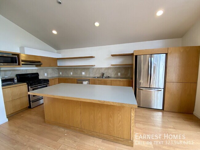Foto del edificio - 2577 S Bundy Dr