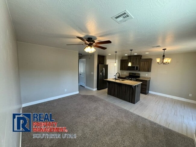 Foto del edificio - Desert Hills Townhome