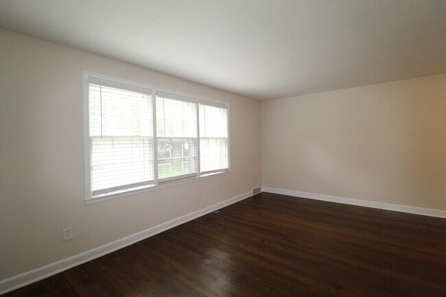 Foto del edificio - 2702 Howell Terrace