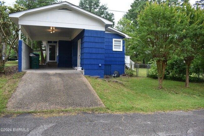Building Photo - 1441 51st Ave