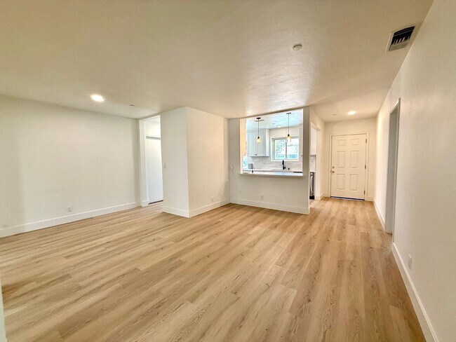 Foto del edificio - 3714 Fairway Dr