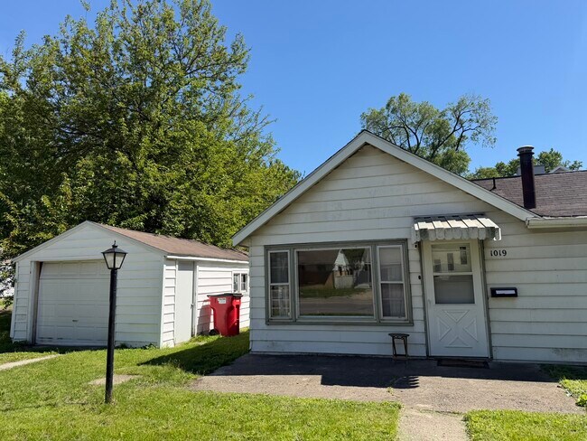 Foto del edificio - 1019 W Bradley Ave