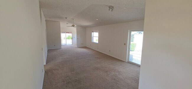Foto del edificio - Prime Location – Just Minutes from Lake Sumter Landing and Spanish Springs!