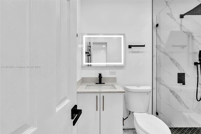 Foto del edificio - 5850 NE 3rd Ave