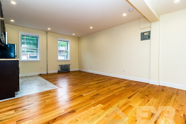 Building Photo - 430 Hawthorne St