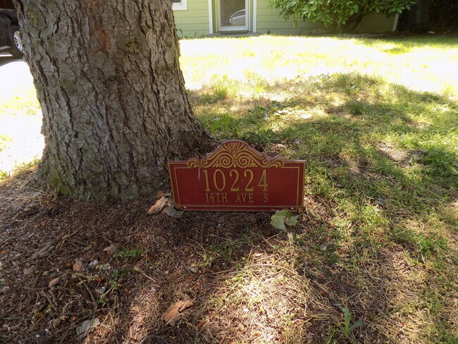Foto del edificio - Charming little home in the woods for rent...
