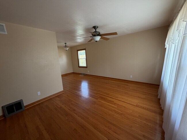 Foto del edificio - 10310 Millwood Ave