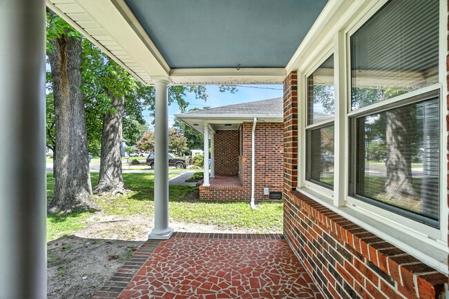 Building Photo - 1404 Elder Ave