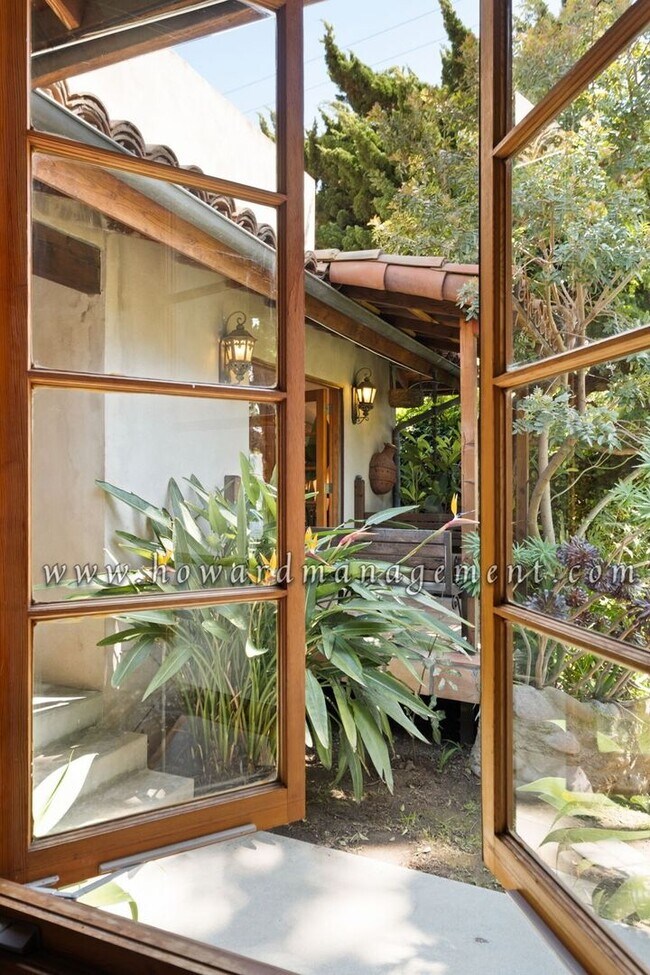 Foto del edificio - Stunning 5 Bedroom House in Santa Monica