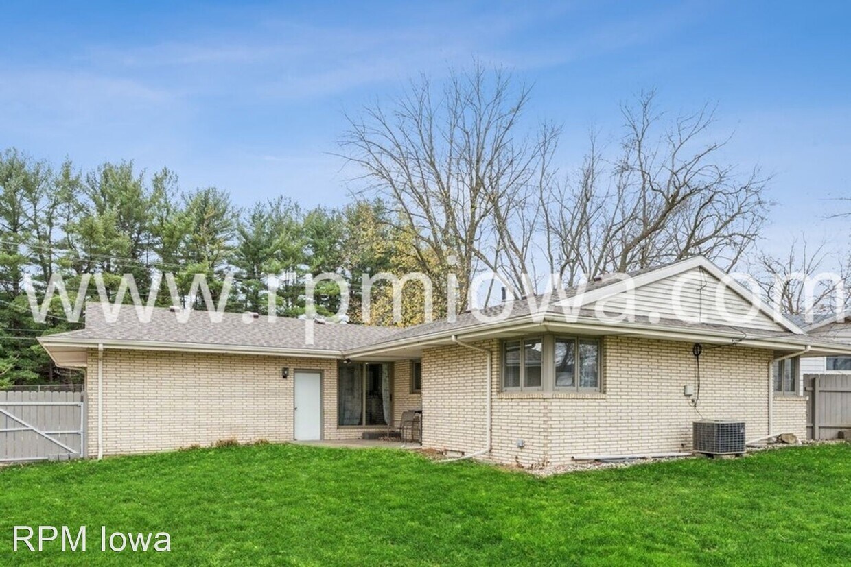 Primary Photo - 3 br, 2 bath House - 2956 Hubbell Avenue