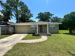 Building Photo - 16238 E Lullwater Dr