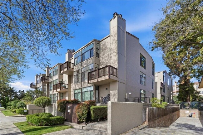 Building Photo - 11 Hayward Ave