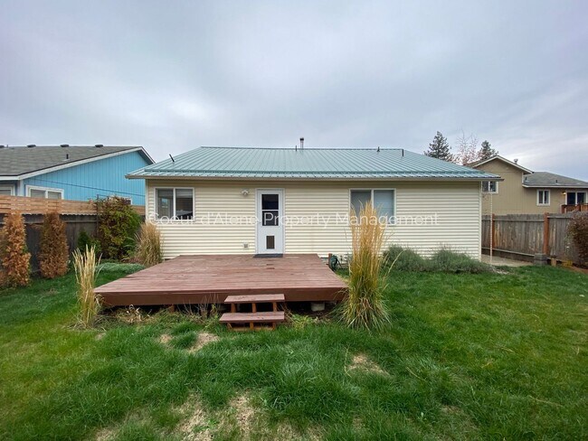Building Photo - 2 bed, 2 bath house w/ "She-Shed"