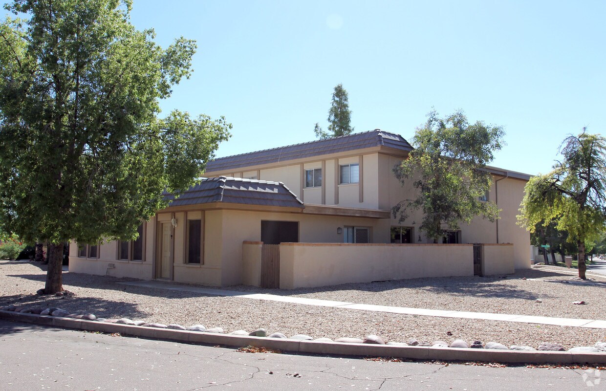 Building Photo - 17009 Calle Del Oro