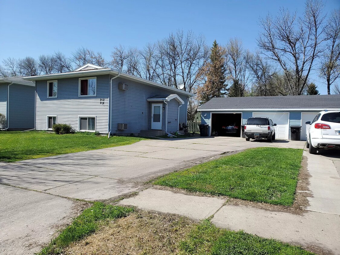 Foto principal - 714 Great Plains Ct
