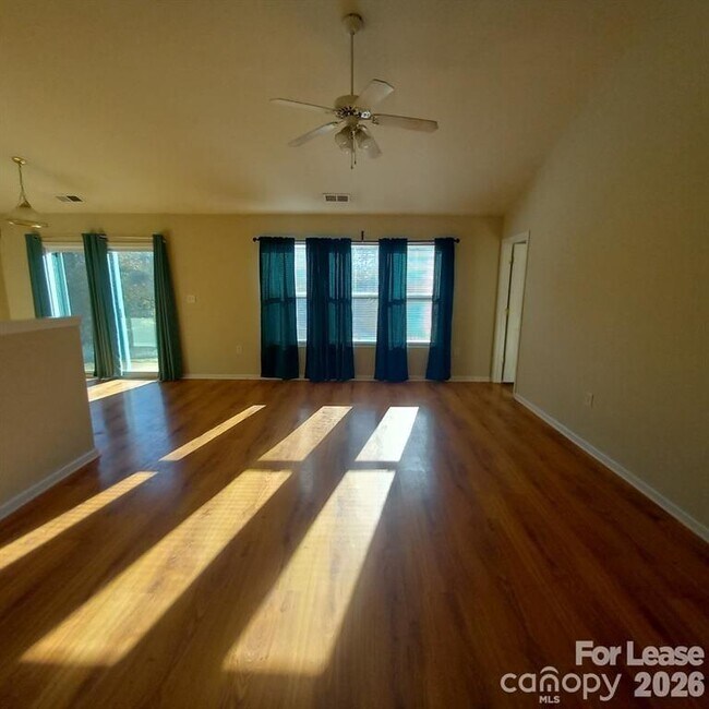 Building Photo - 1031 Rocky Meadows Ln